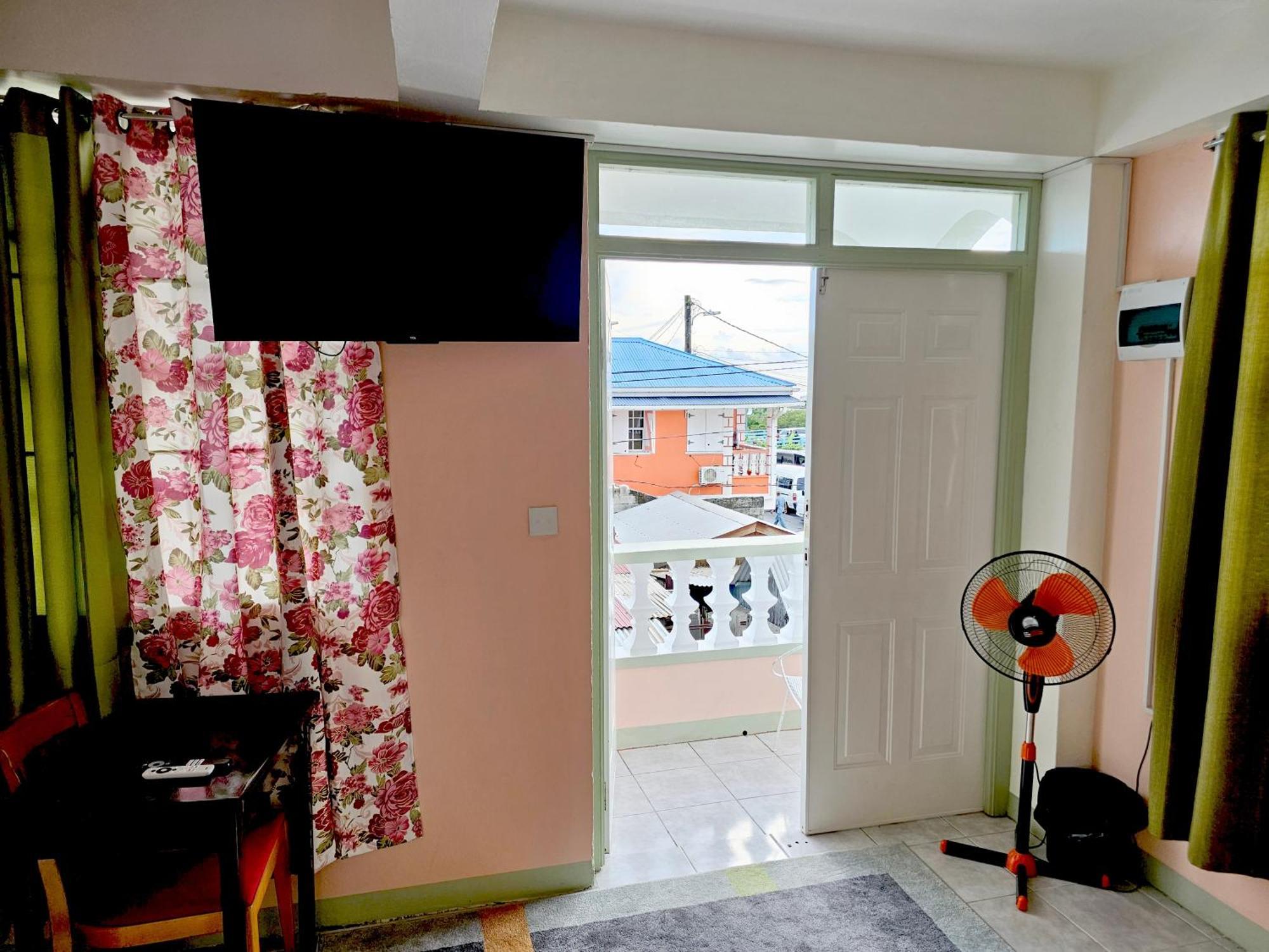 C&M Suites Roseau Dış mekan fotoğraf